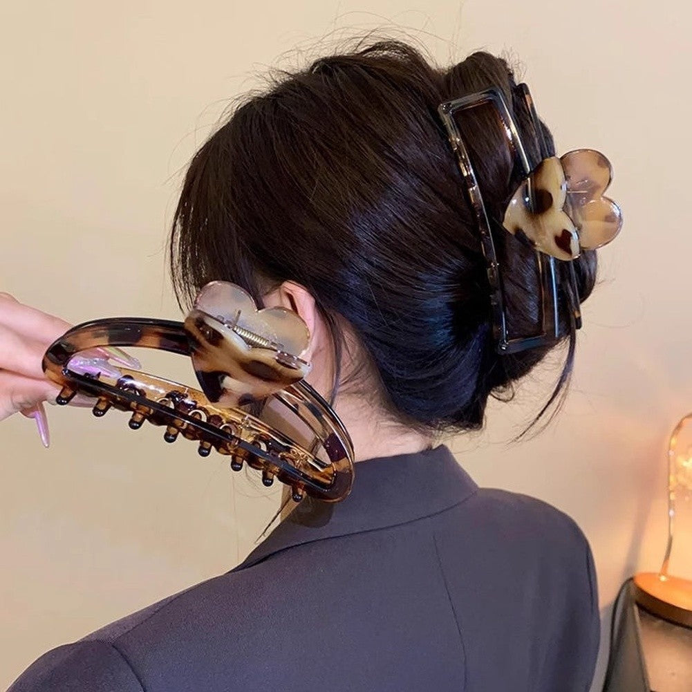Large Hair Claw Leopard Print Design