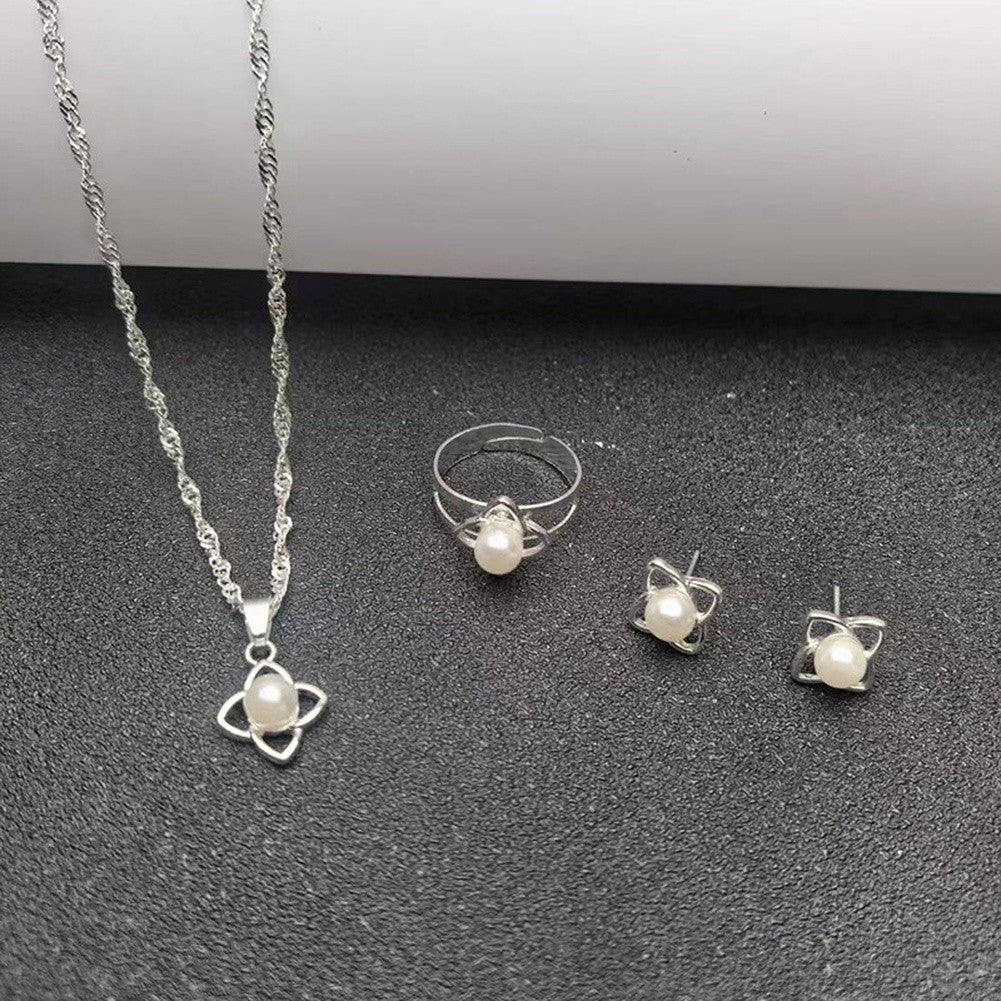 Lucky Charm Pearl Jewelry Set Four-leaf Clover Motif