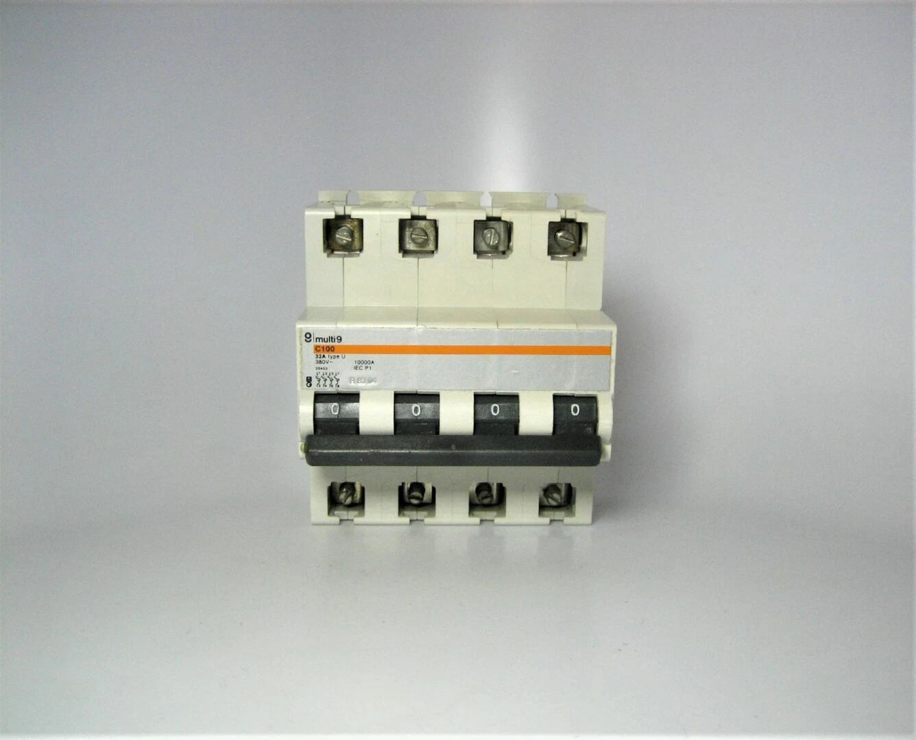 Merlin Gerin 20453 Multi 9 System C100 4-pole 380vac 32amp Circuit