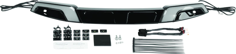 Kuryakyn Tracer Windshield Trim For Harley Flhx & Flhxs 2014-2015